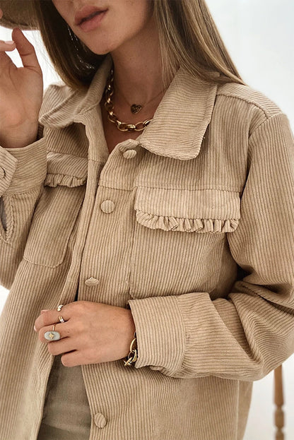 Helles französisches Beige, einfarbige Cord-Shacket mit Rüschen, Klapptasche und Knopfleiste