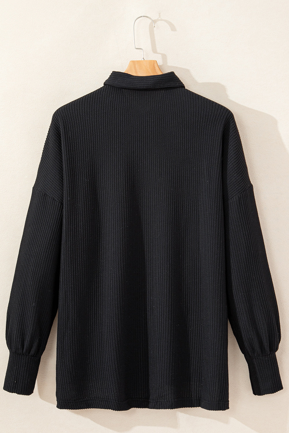 Schwarzes Shacket mit Kordel und aufgesetzter Brusttasche mit Pailletten