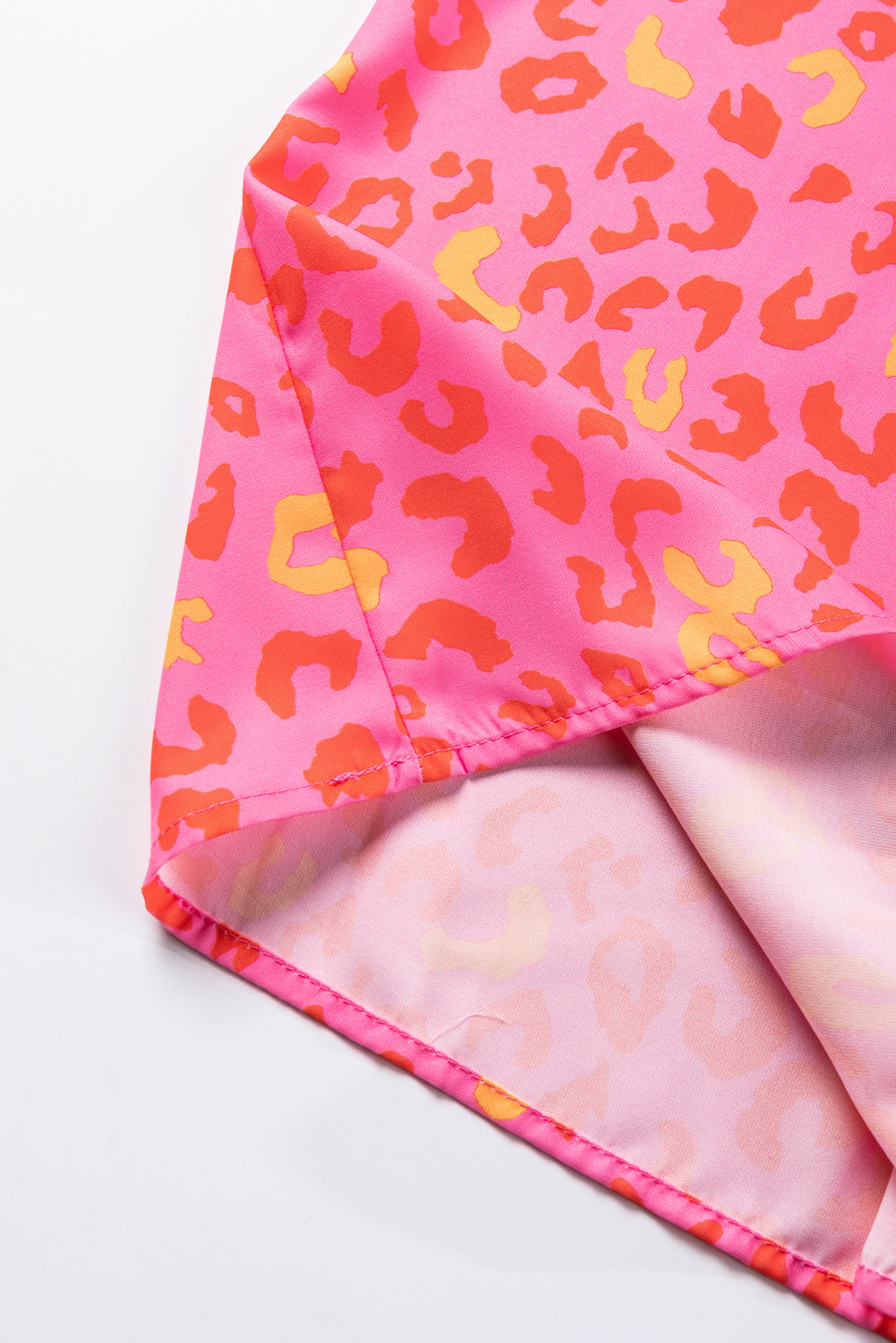Rosa Bluse mit V-Ausschnitt und Leopardenmuster