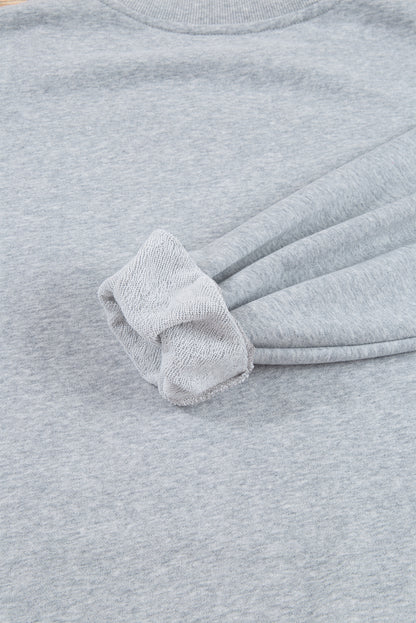 Hellgraues, schlichtes Sweatshirt mit Rundhalsausschnitt und überschnittener Schulter