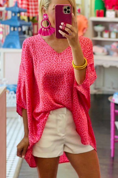 Oversize-Oberteil mit V-Ausschnitt und Halbarm und Leopardenmuster in Rosa