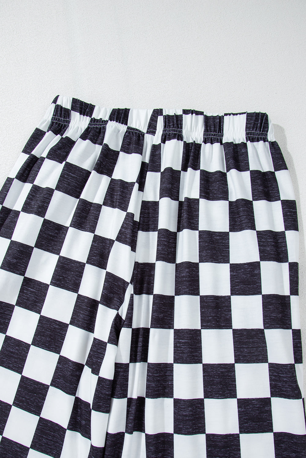 Schwarze Hose mit weitem Bein und hoher Taille im zweifarbigen Karomuster