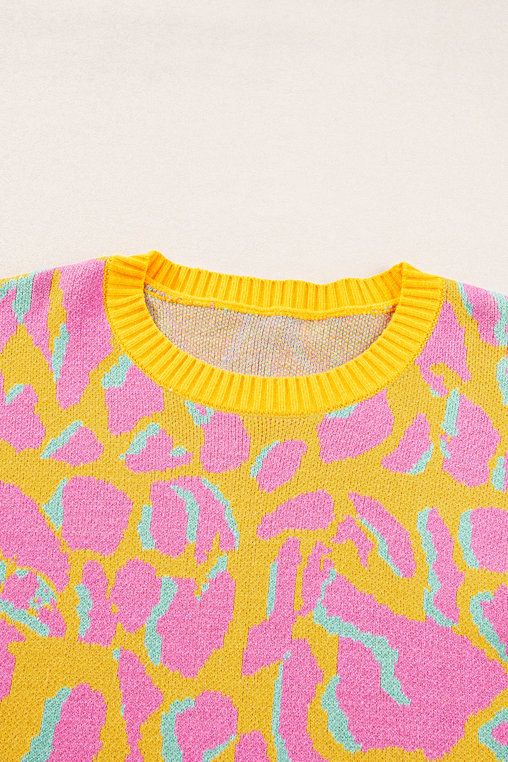 Vitality – Orangefarbener Baggy-Pullover mit abstraktem Print und geripptem Saum