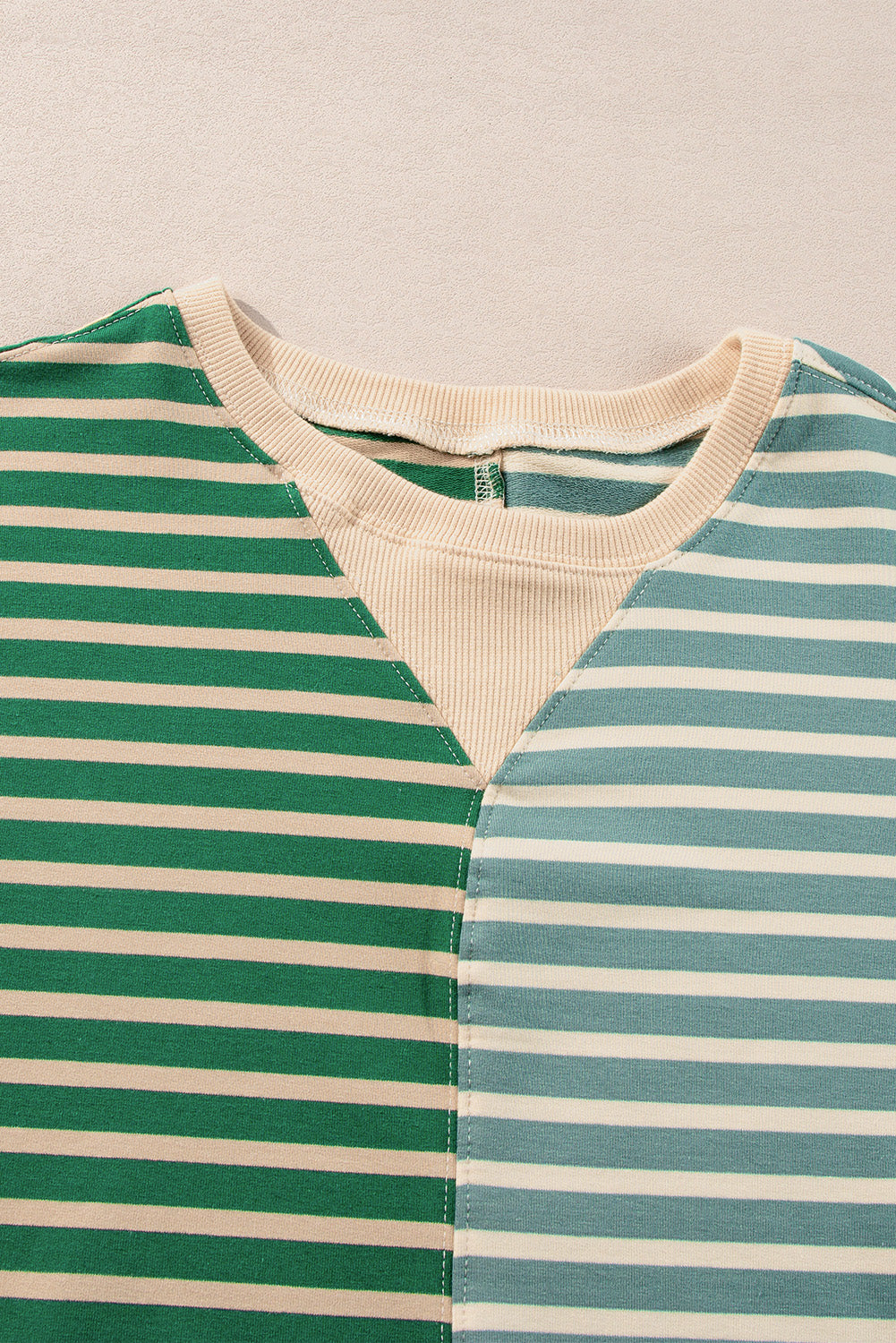 Grün gestreiftes, lässiges, gestreiftes Colorblock-Sweatshirt mit überschnittener Schulter
