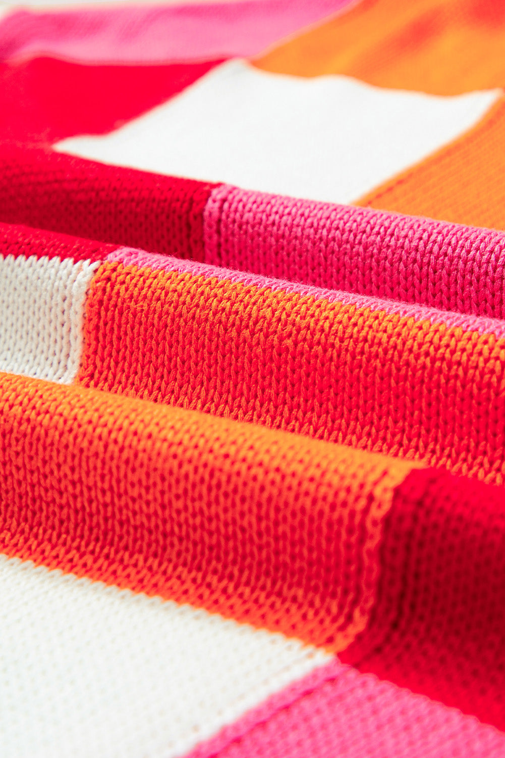 Feurig-roter Pullover mit Farbblockdesign und Flügelärmeln
