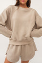 Parchment – Einfarbiges, gestepptes Langarm-Top und Shorts-Set