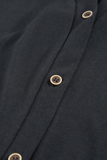 Schwarzer, einfarbiger Cardigan mit offener Vorderseite und Knöpfen