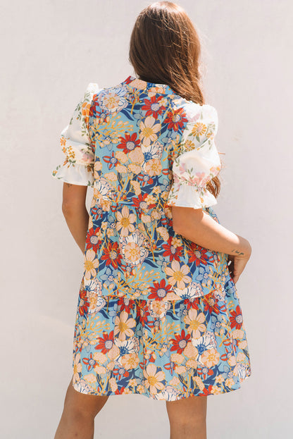 Mehrfarbiges, lockeres Minikleid mit Häkel-Patchwork und V-Ausschnitt im Boho-Stil