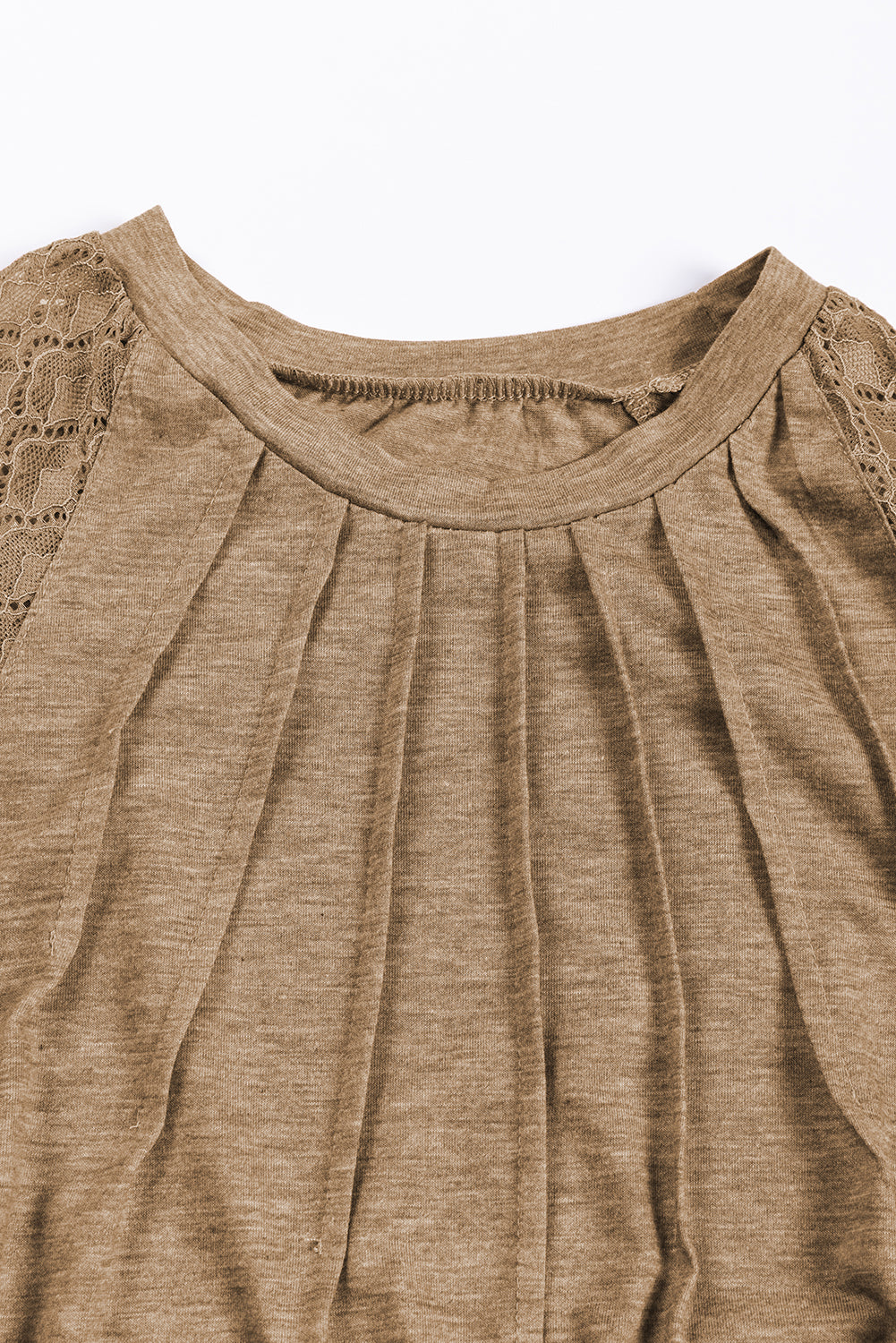 Helles französisches Beige, kontrastierendes Spitzentop mit Raglanärmeln und Rundhalsausschnitt