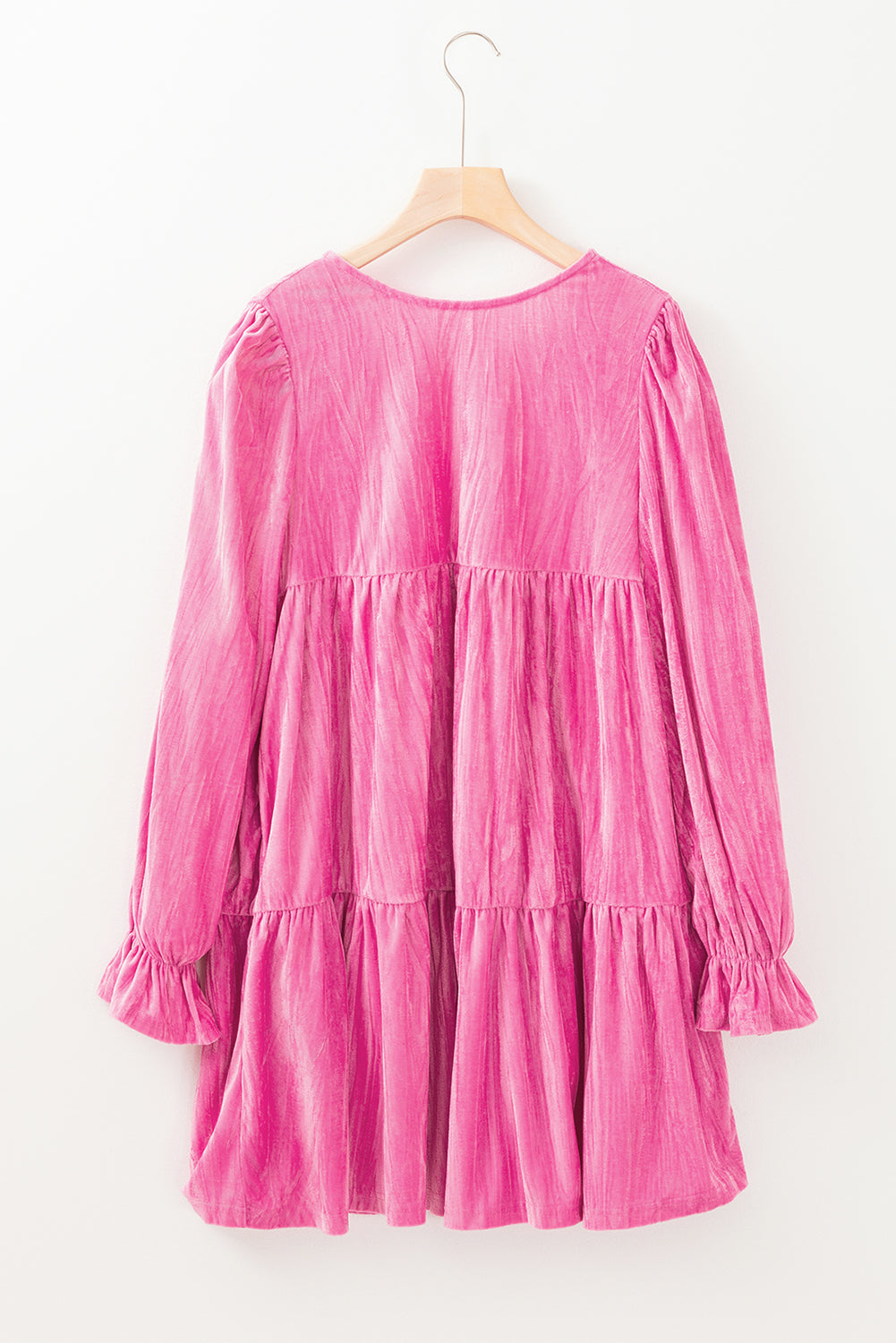 Erdbeerrosa Minikleid aus Samt mit Volantärmeln und Rüschen