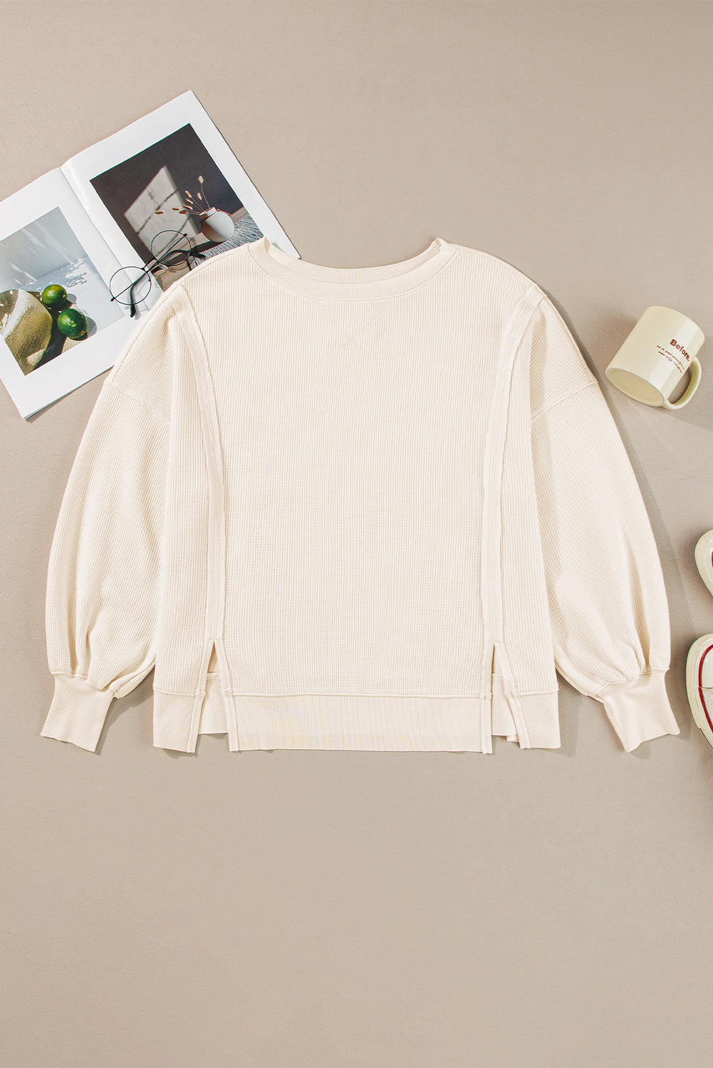 Weißes Oversize-Sweatshirt mit Waffelstrick und Bischofsärmeln