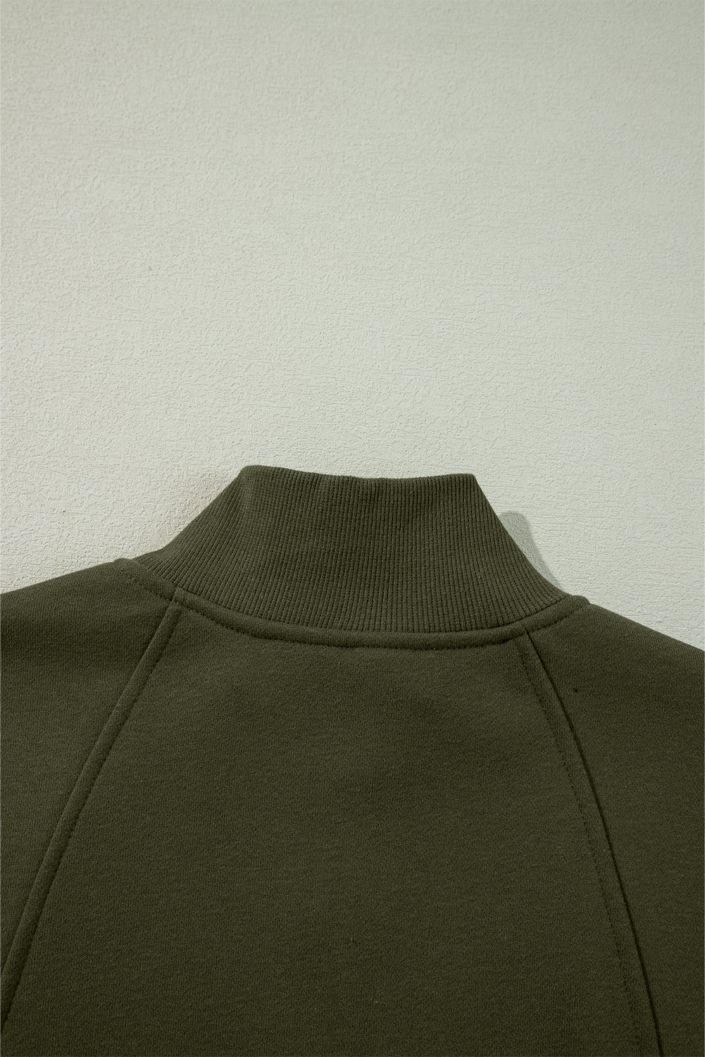Jungle Green – Pullover mit Reißverschluss am Hals und überschnittenen Schultern