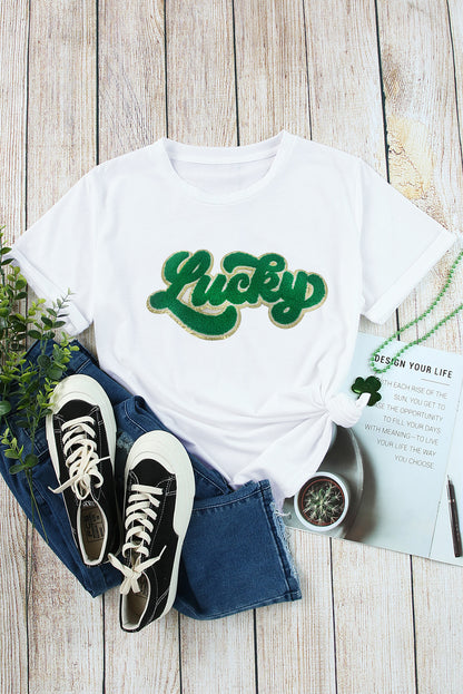 Weißes T-Shirt mit St. Patrick's Day-Glücksbringer und Chenille-Glitzerpatch