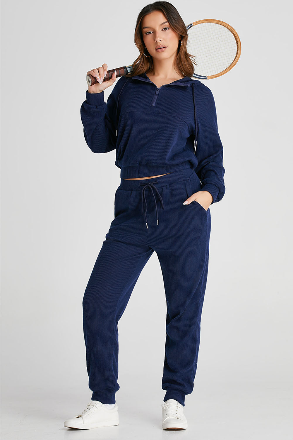 Marineblaues Set aus kurzem Hoodie und Jogginghose mit Kordelzug