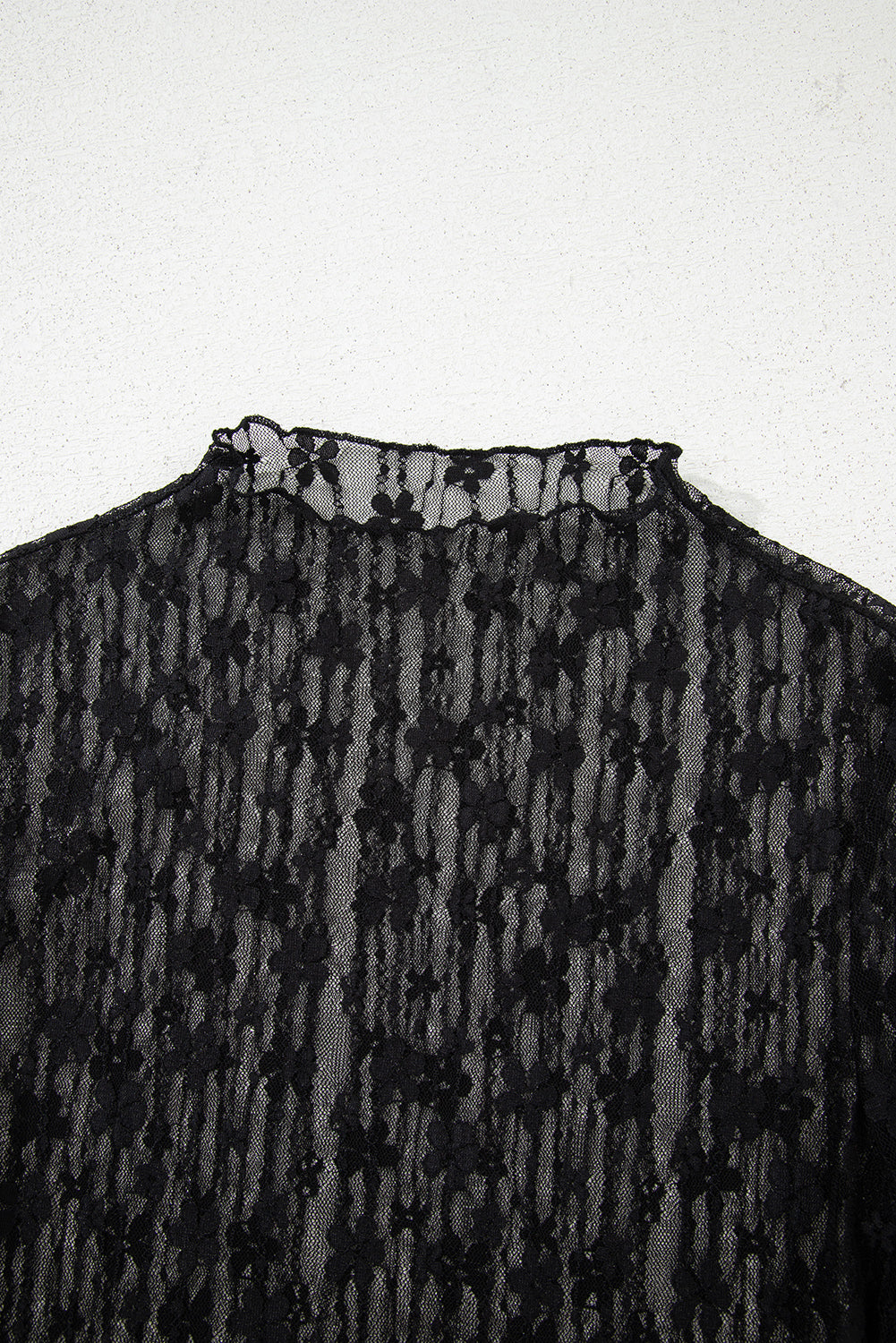 Schwarzes, langärmliges Slim-Fit-Top mit transparenter Blumenspitze