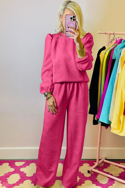 Rosarotes Set aus strukturiertem Oberteil und Hose mit Puffärmeln