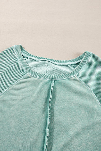 Mineralblaues, einfarbiges Sweatshirt mit Waffelstrick und Patchwork-Raglanärmeln