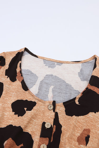 Lockeres Strickkleid mit Leopardenmuster und Knopfleiste vorne und Puffärmeln