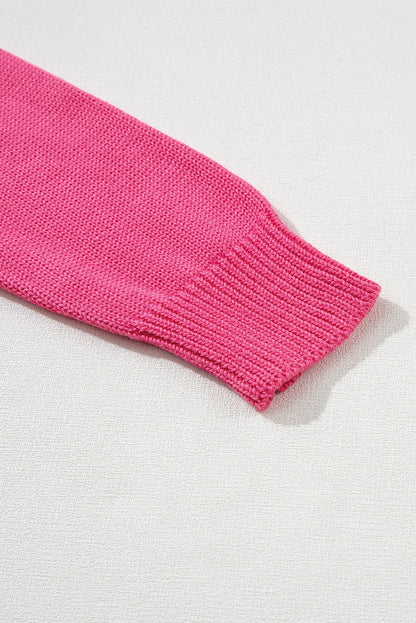 Rippstrickpullover mit überschnittener Schulterpartie und Rosenherz-XOXO-Muster
