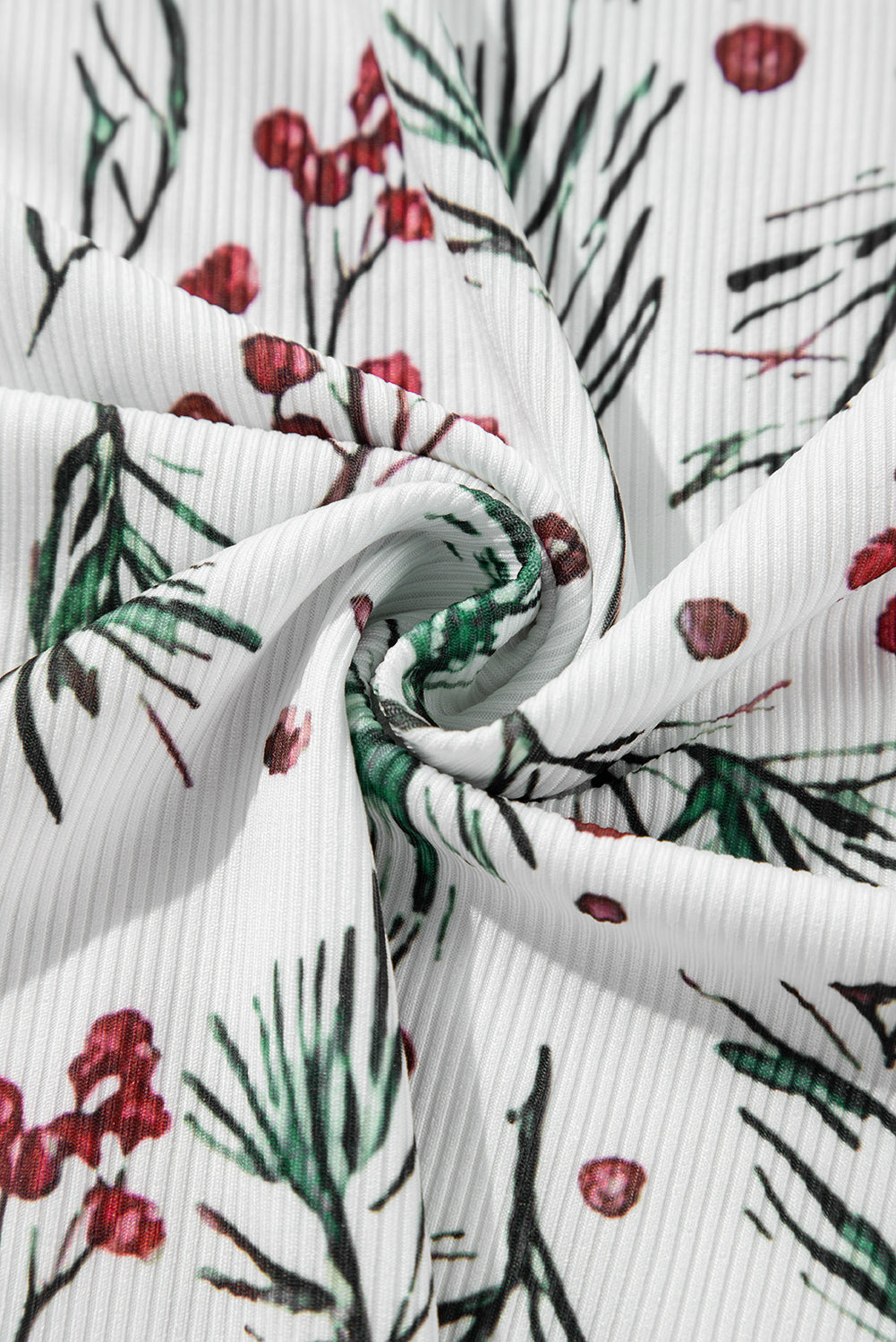 Weißes Thermo-Lounge-Set mit Pullover und Hose im Stechpalmen-Print