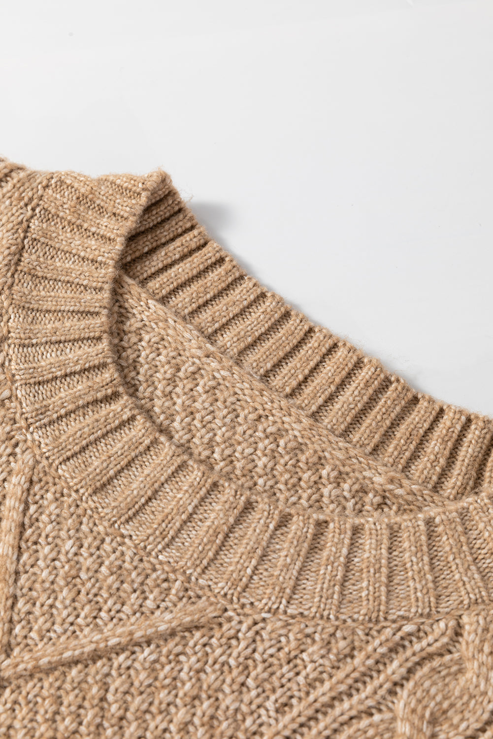 Parchment – Locker sitzendes Pulloverkleid mit Zopfmuster und überschnittener Schulter