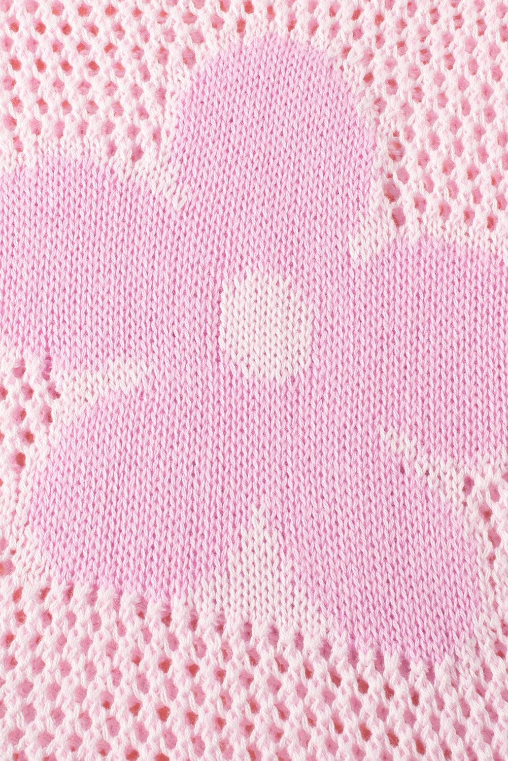 Hellrosa Strickpullover mit großer Blume und tief angesetzter Schulterpartie
