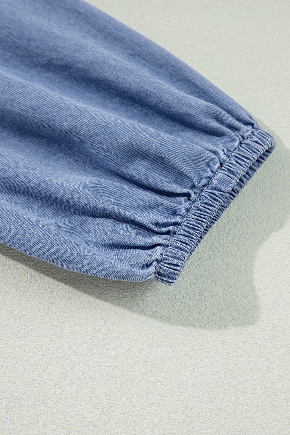 Myosotis Chambray Maxikleid mit tiefem V-Ausschnitt und Armbandärmeln