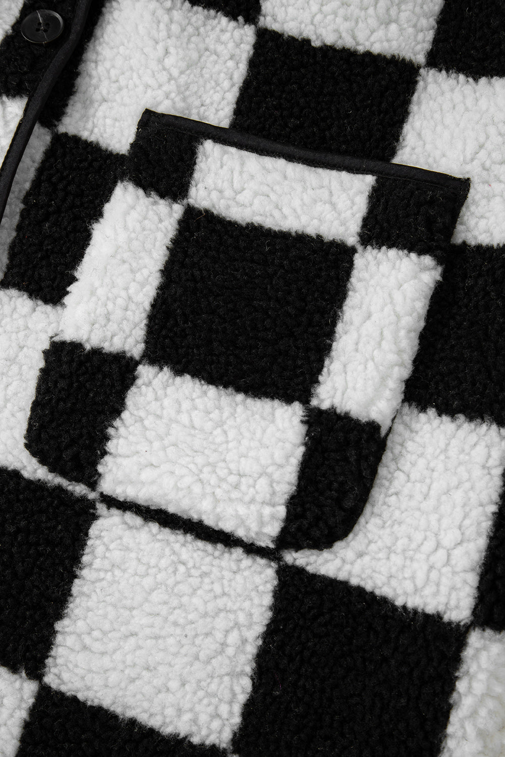 Schwarze, karierte Fleecejacke mit Seitentaschen, Kragen und Knöpfen