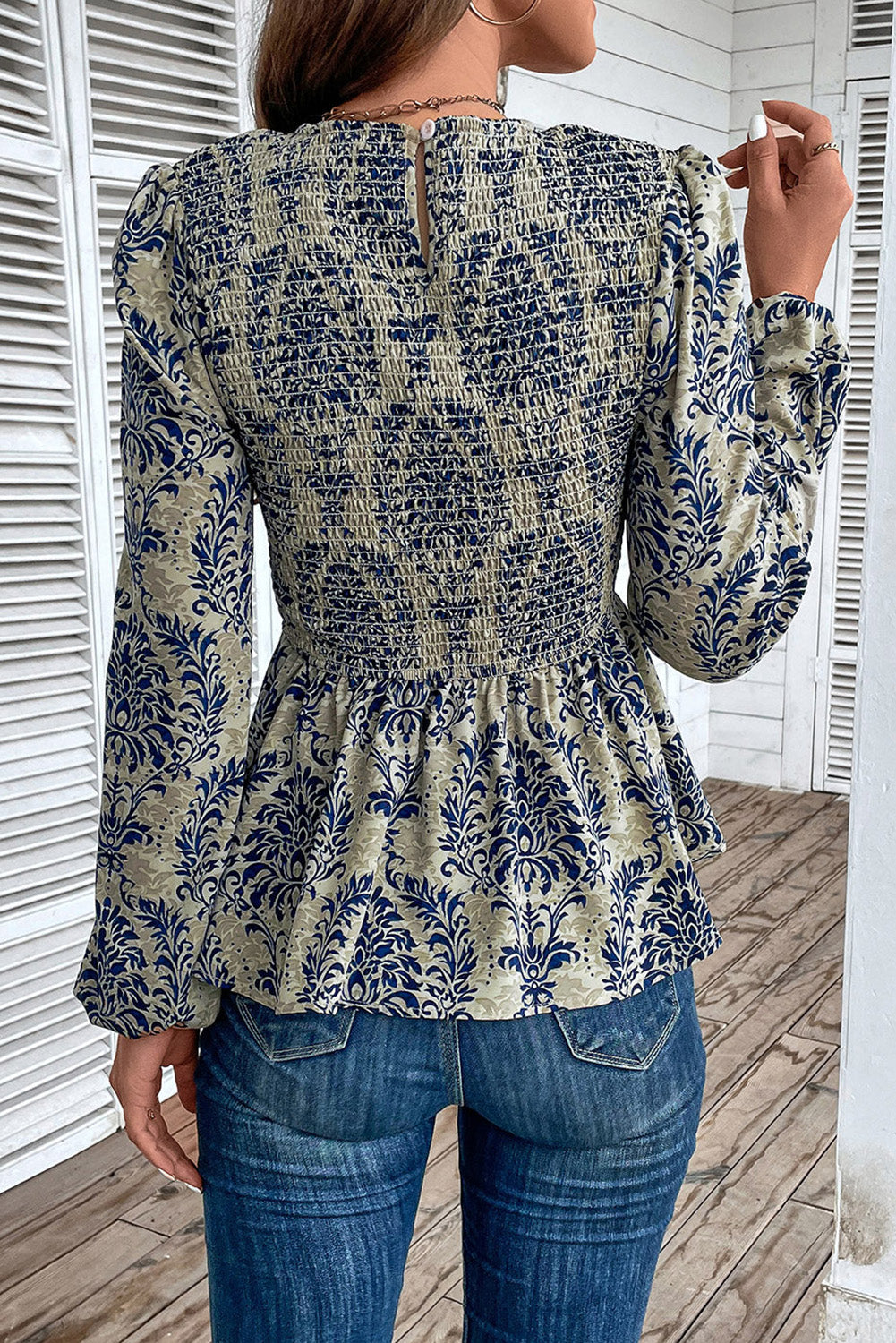 Himmelblaue Boho-Bluse mit Ballonärmeln und gesmoktem Schößchen