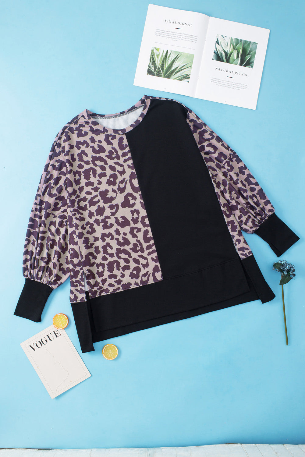 Schwarzes Sweatshirt mit Leoparden-Patchwork und Schlitzen im Bischofsärmel-Stil
