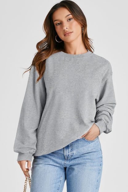 Hellgraues, schlichtes Sweatshirt mit Rundhalsausschnitt und überschnittener Schulter