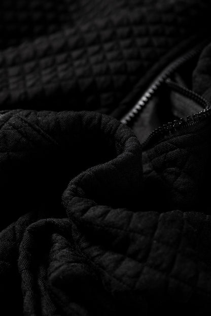 Schwarze gesteppte Kapuzenjacke mit Reißverschluss und Seitentaschen