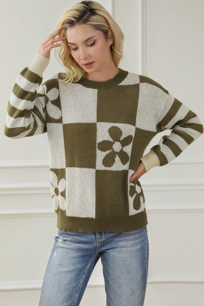 Grün karierter Pullover mit Blumenmuster und gestreiften Ärmeln