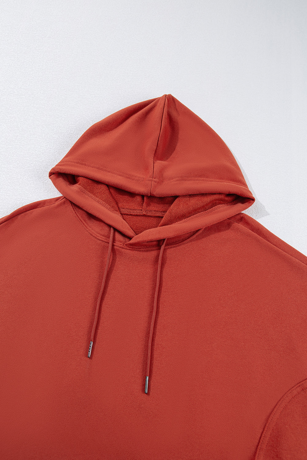 Red Clay – Weite Kapuzenjacke mit überschnittener Schulterpartie und Taschen