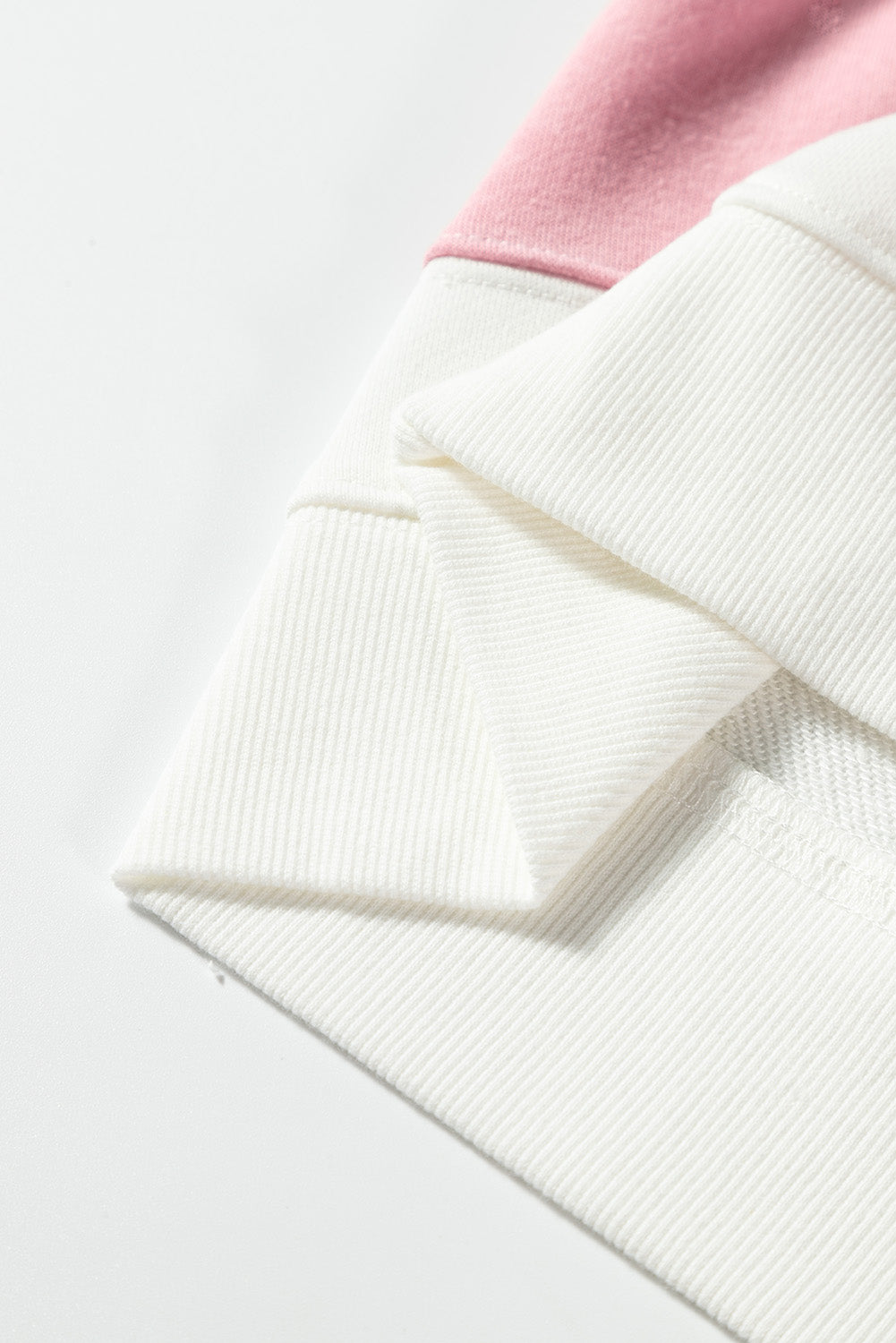 Beiges Sweatshirt mit Rundhalsausschnitt und Patchwork-Farbblockdesign mit überschnittener Schulter