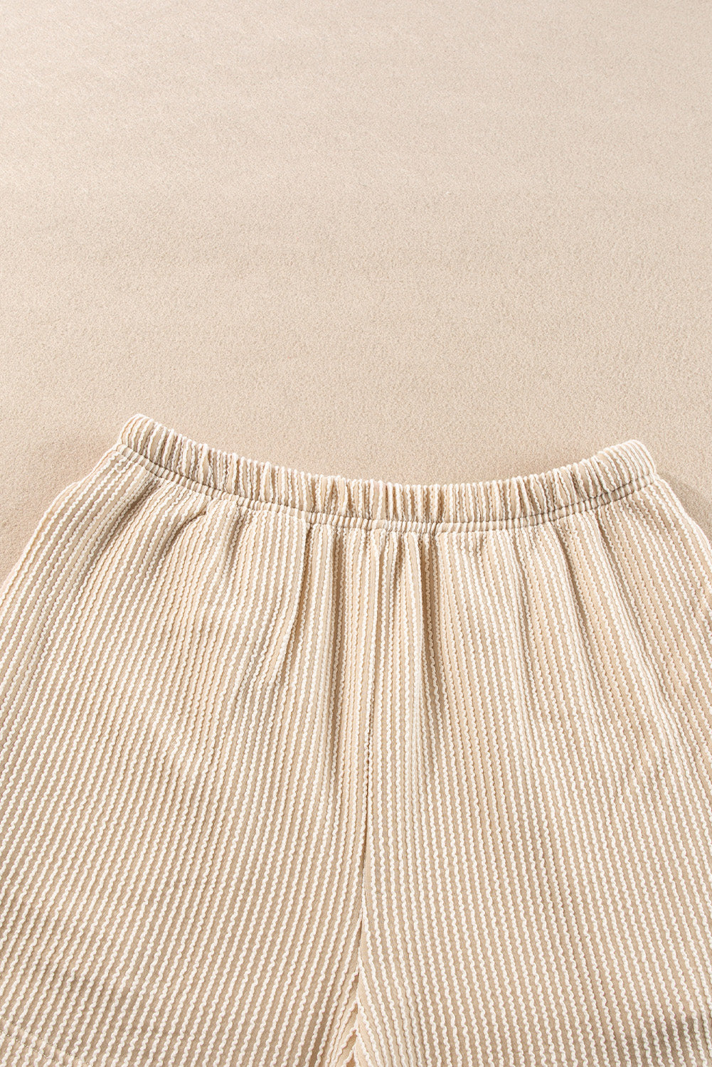 Parchment – Set aus langärmligem Strickoberteil und Shorts mit hoher Taille