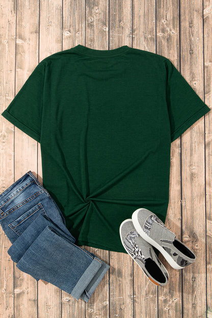 Grünes T-Shirt mit St. Patrick's Kleeblatt-Patch und Grafik