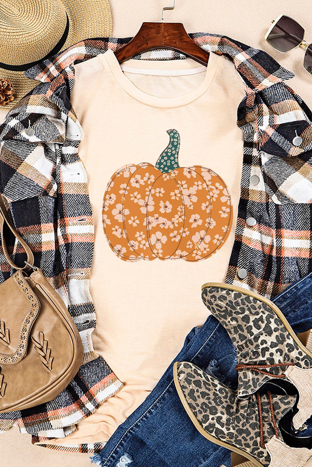 Khakifarbenes T-Shirt mit süßem Blumen- und Kürbis-Grafik