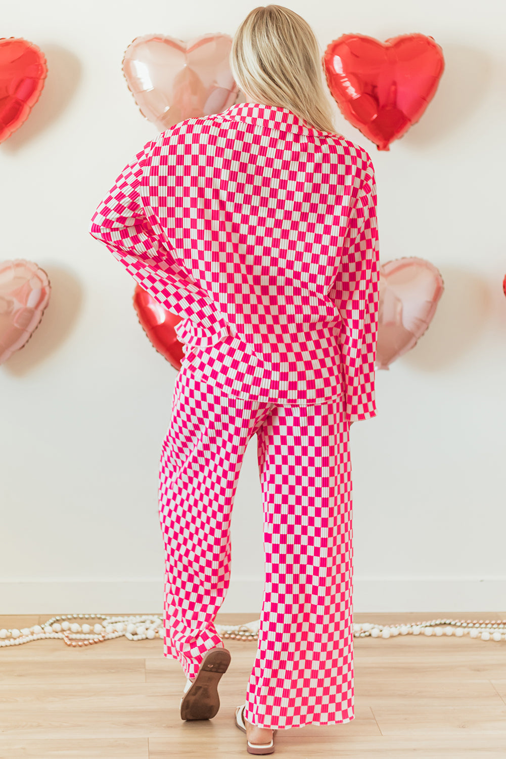Rosa Pyjama-Set mit kariertem Hemd mit Knöpfen und hoch taillierter Hose