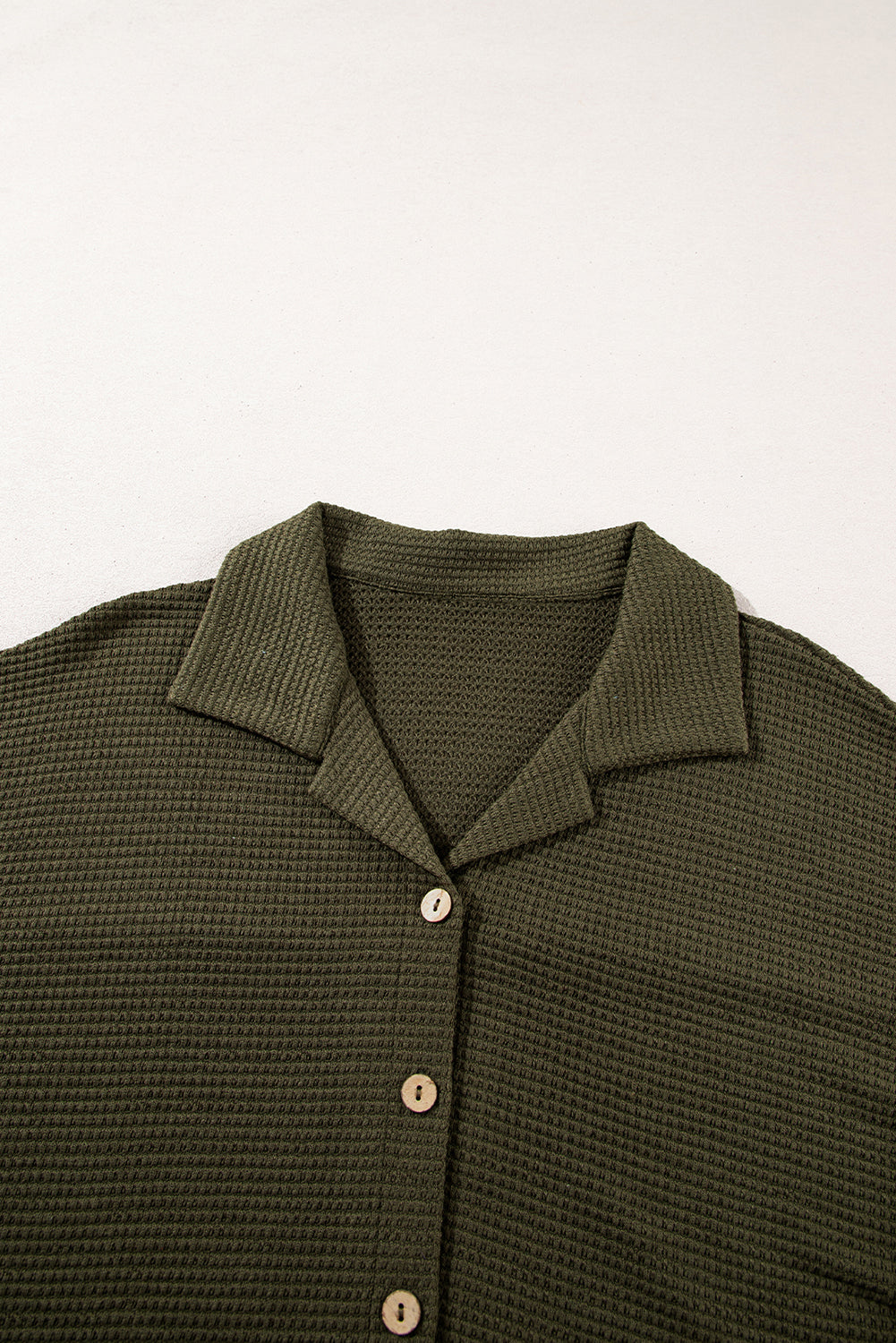 Set aus Hemd mit Knöpfen und Freizeithose mit vierblättrigem Kleeblatt, einfarbig und strukturiert