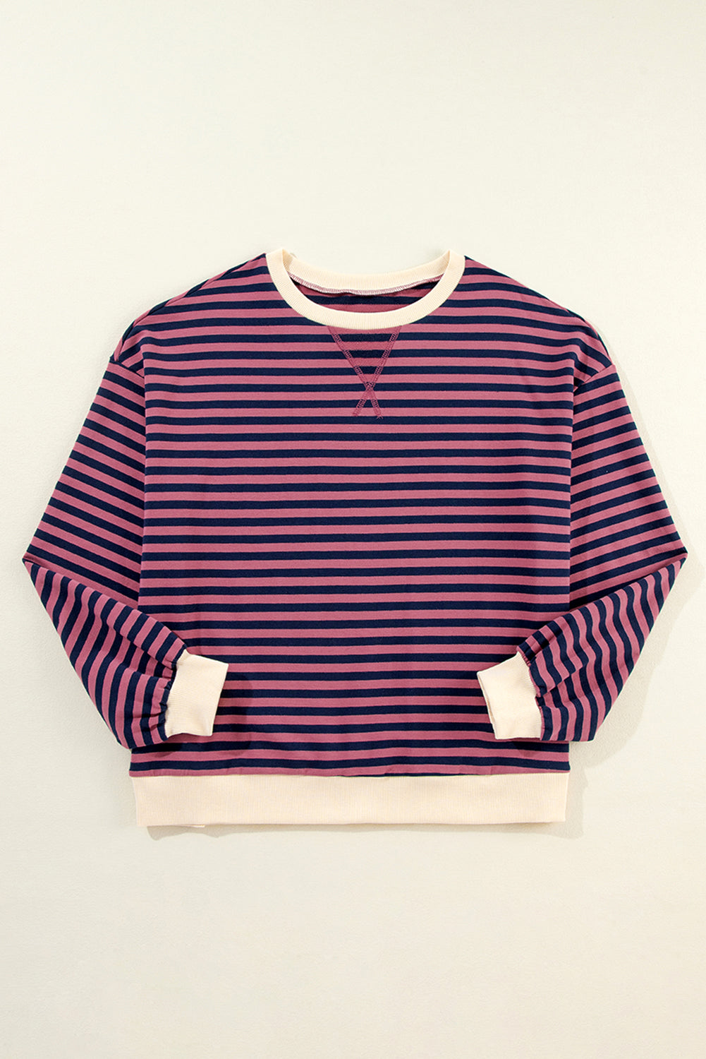 Oversize-Pullover mit rotem Streifenmuster und Kontrastbesatz