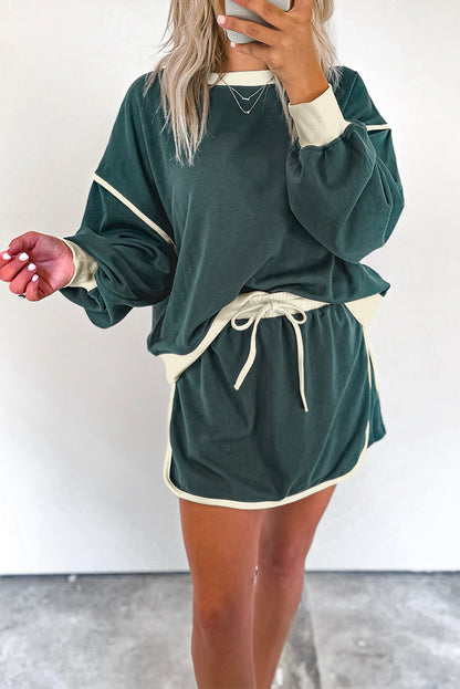 Evergreen Set mit lockerem Pullover in Kontrastfarbe und Skort mit Schnürung in der Taille