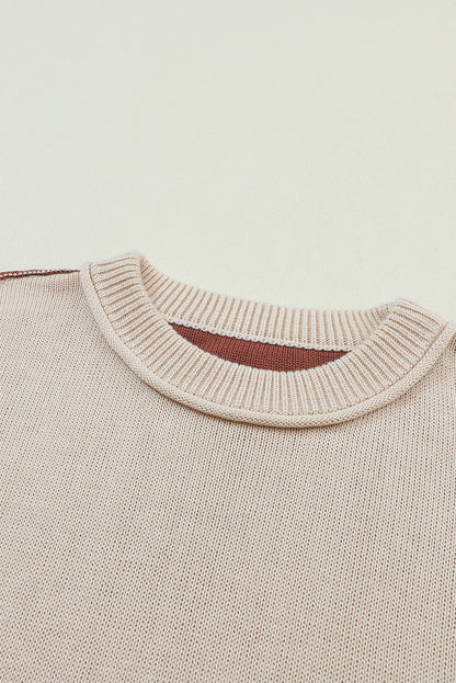Kaffeefarbener Pullover mit geripptem Saum und Bischofsärmeln in Colorblock-Optik