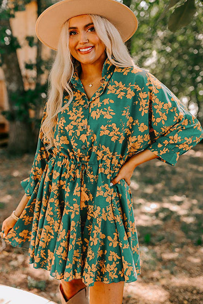 Grünes, fließendes, kurzes Tunika-Kleid mit Blumenmuster und Kordelzug