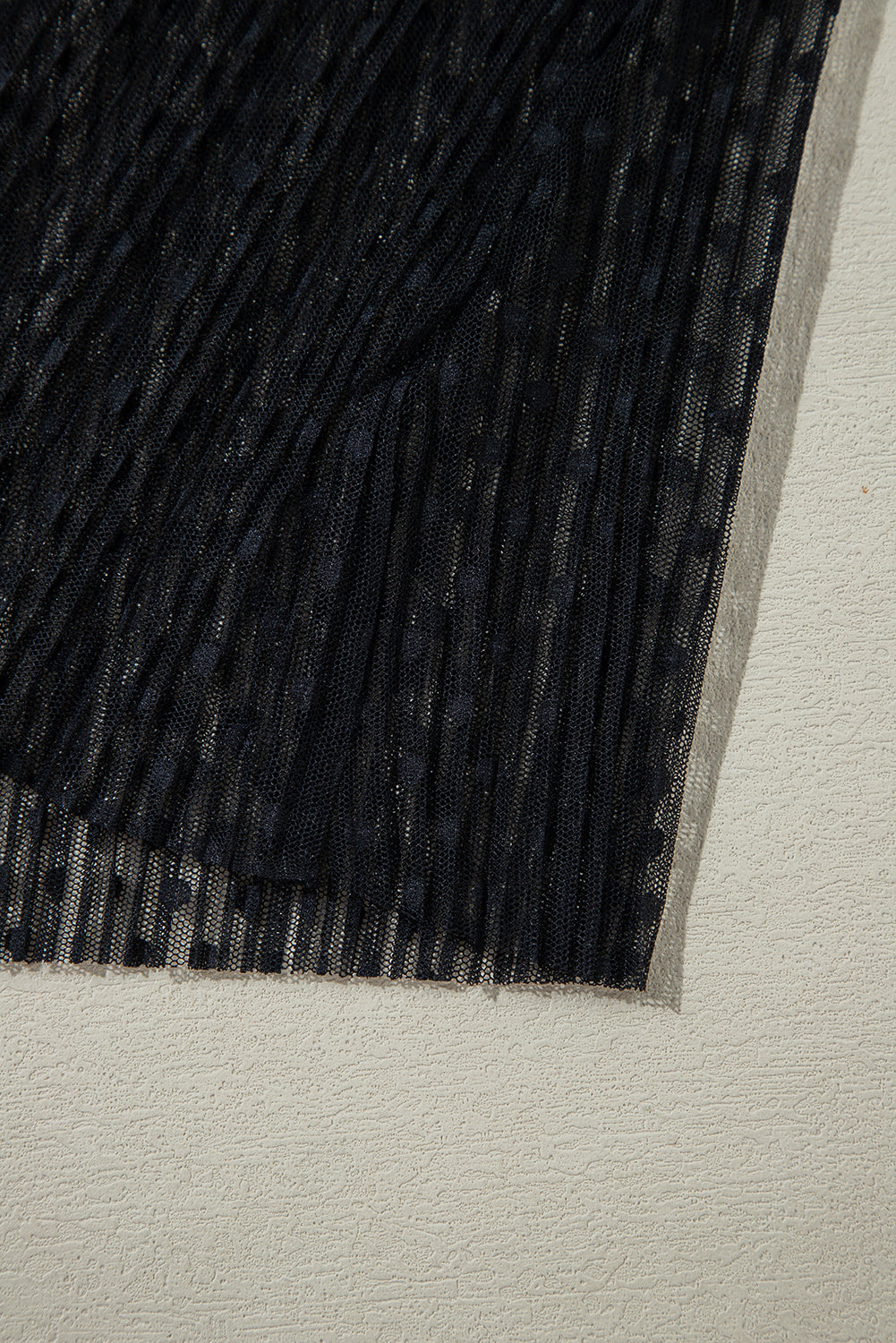 Schwarze Bluse mit transparenter Spitze und Stehkragen und langen Ärmeln