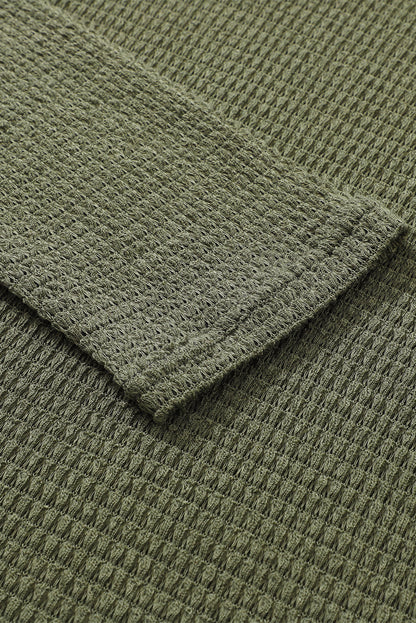 Grünes Oversize-Oberteil mit hohen Schlitzen und Waffelstrick