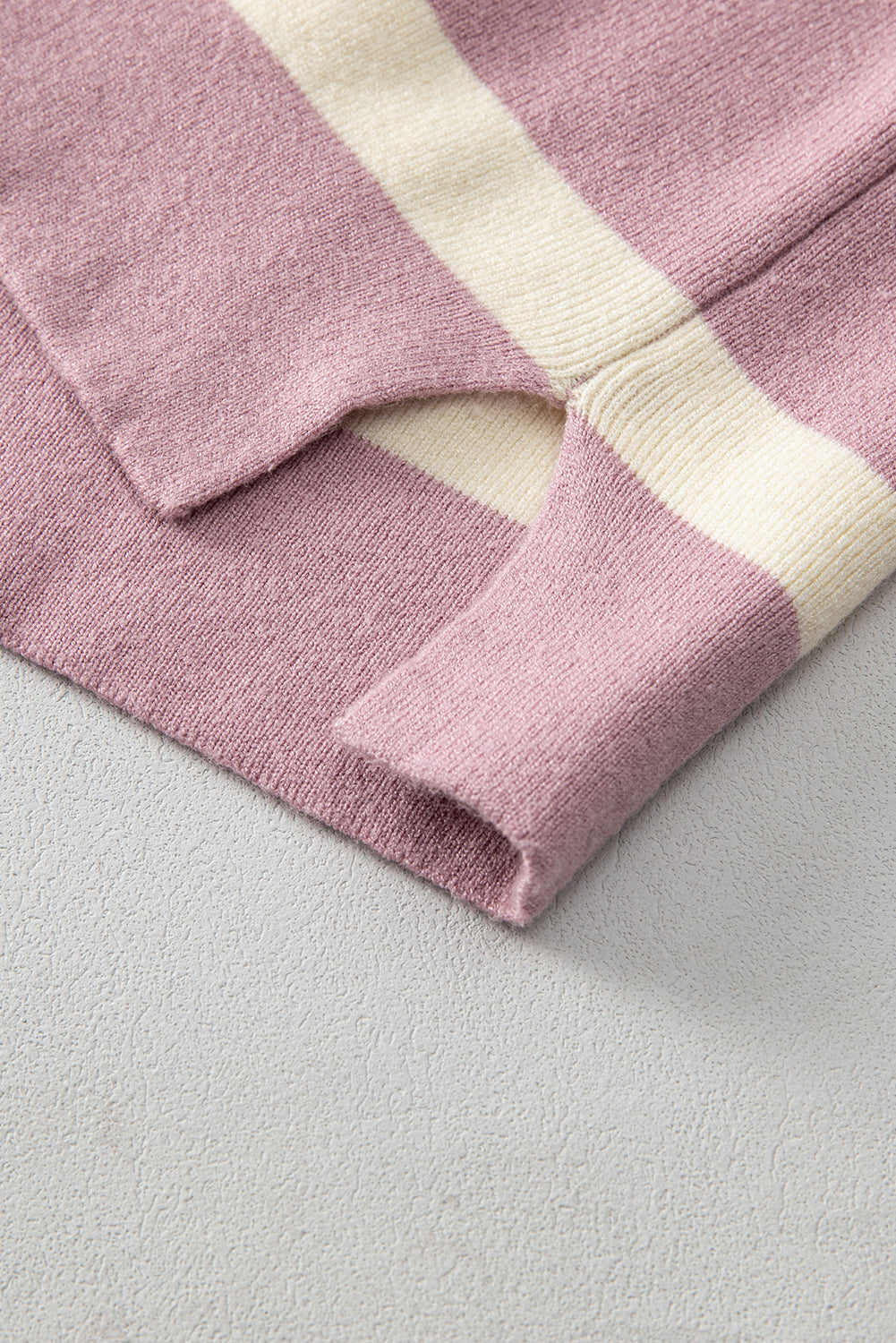Oversize-Pullover mit rosa Streifen und Colorblock