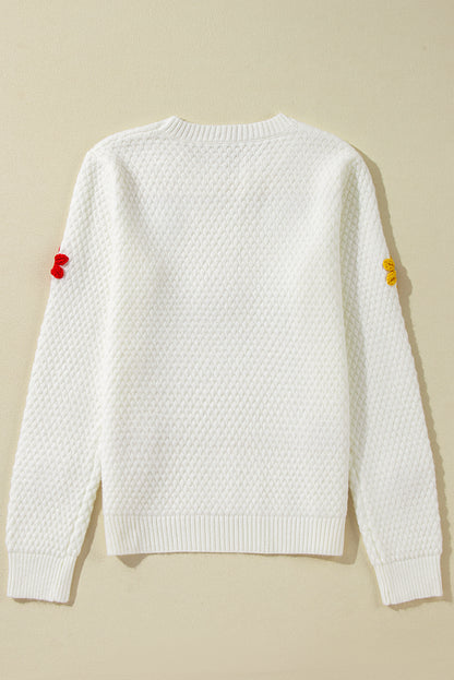 Weißer Strickpullover mit bunter Blumenapplikation