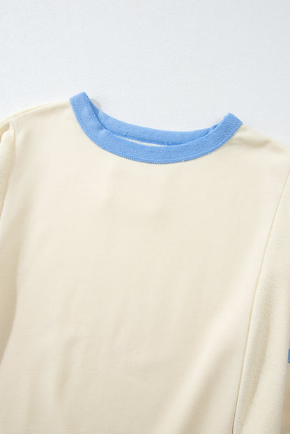 Beiges Oversize-Sweatshirt mit Stern-Patchwork und sichtbaren Nähten