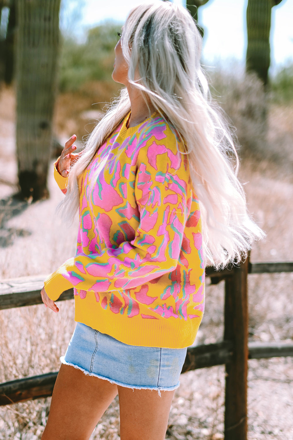 Vitality – Orangefarbener Baggy-Pullover mit abstraktem Print und geripptem Saum